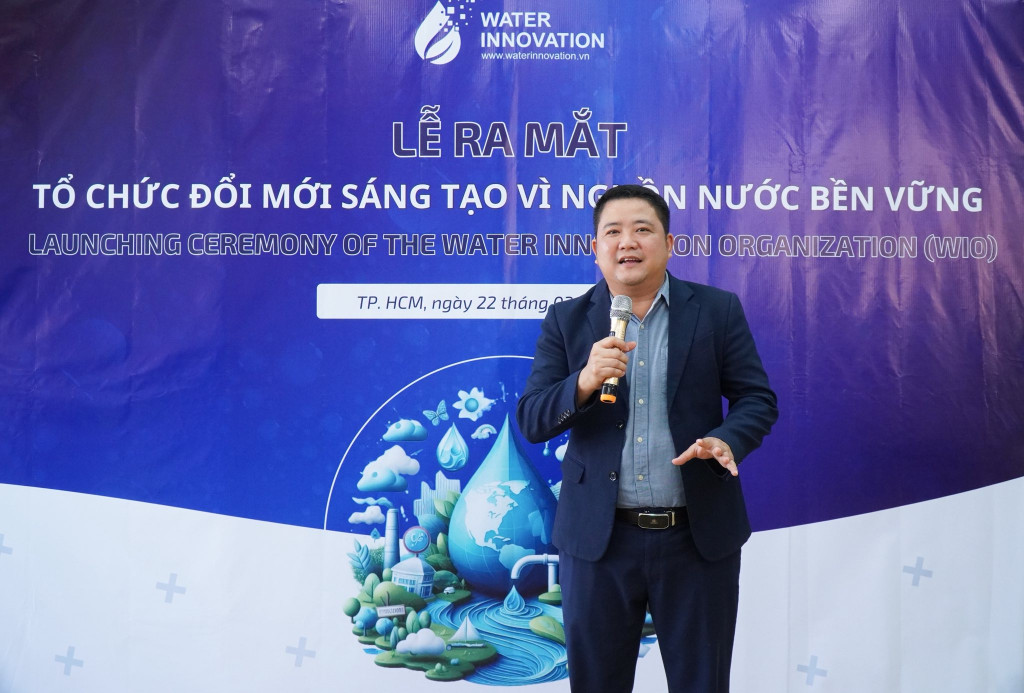 Ông Nguyễn Tuấn Khởi, nhà sáng lập Water Innovation Organization phát biểu tại buổi ra mắt.
