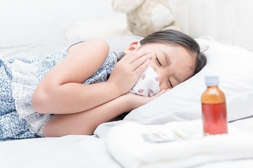 Thuốc ho xách tay có thể gây nên những hệ lụy cho trẻ trong quá trình điều trị