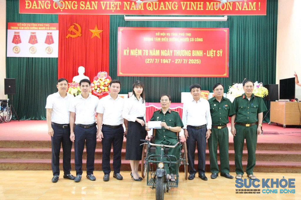 Bệnh viện đa khoa tỉnh Phú Thọ tặng quà nhân ngày thương binh liệt sĩ 27/7 (ảnh:TL)