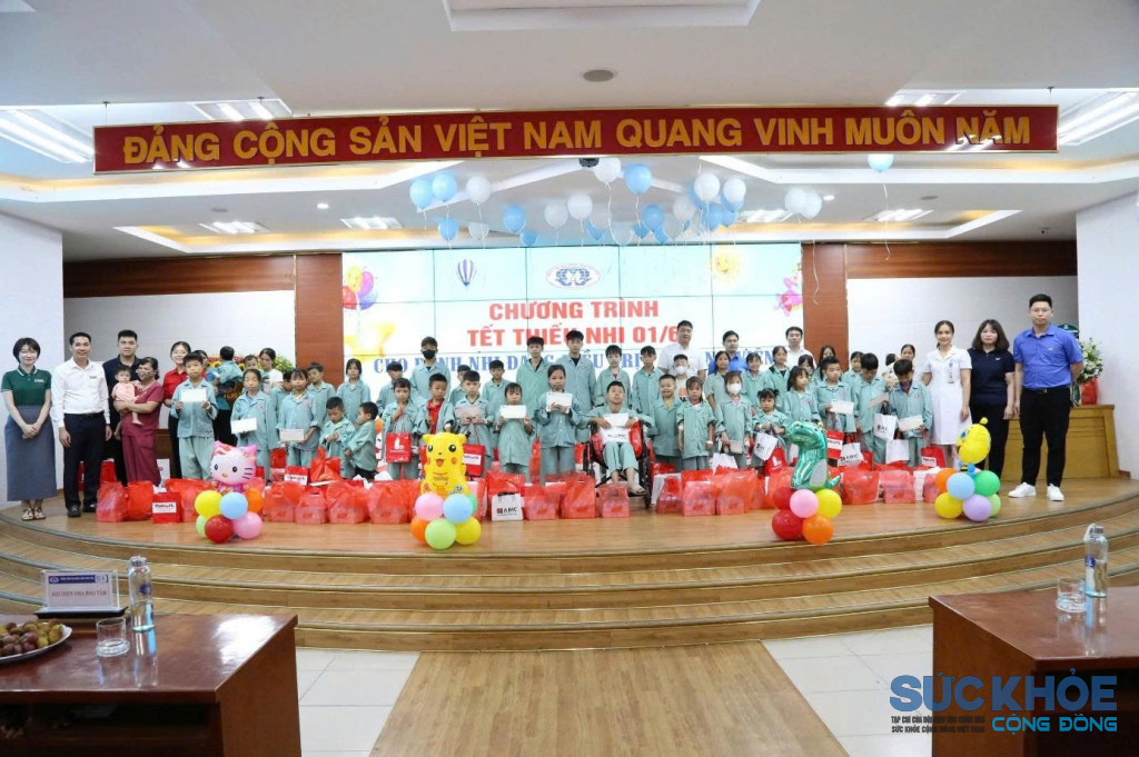 Chương trình tết thiếu Nhi cho bệnh nhân đang điều trị tại bệnh viện đa khoa tỉnh Phú Thọ (ảnh: TL)