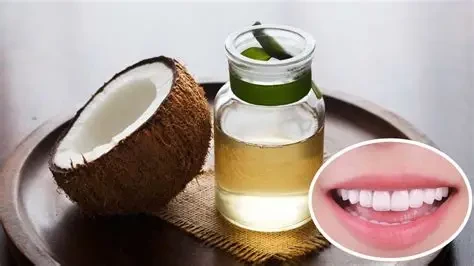 Dầu dừa không chỉ dùng trong nấu ăn mà còn mang lại nhiều lợi ích bất ngờ cho sức khỏe răng miệng. (Ảnh: Sưu tầm)