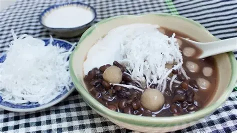 Đậu đen nên chọn loại hạt đều, vỏ mỏng để chè bùi và nhanh mềm. (Ảnh: Sưu tầm)