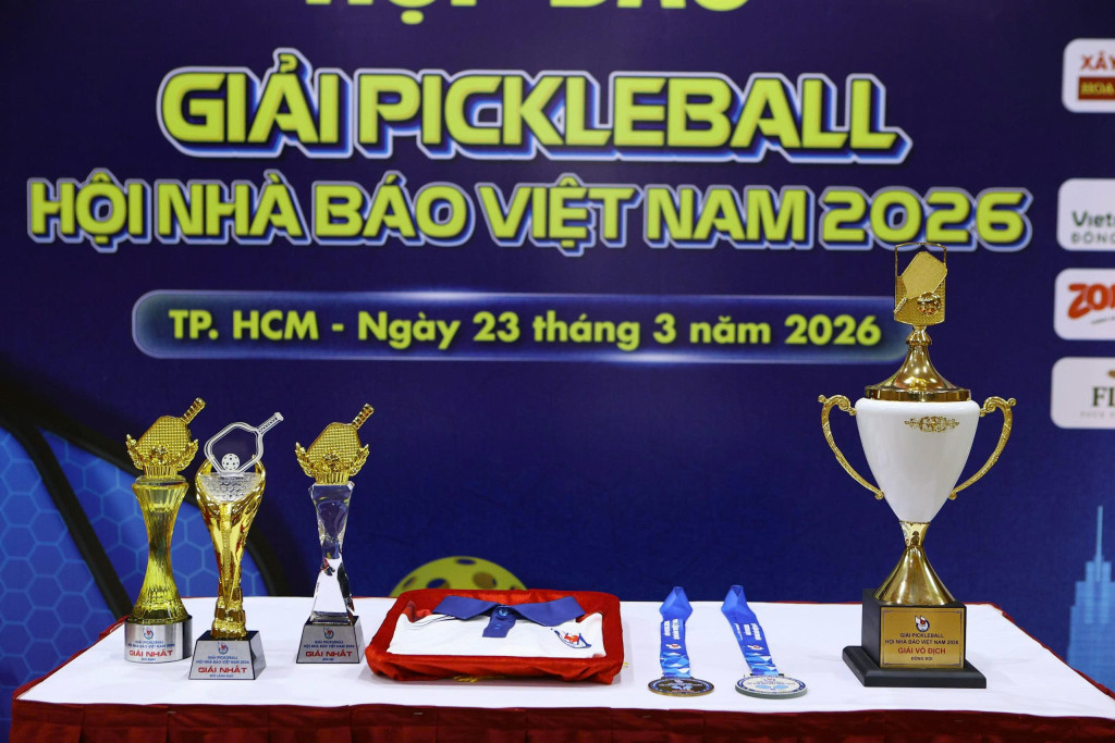 Cúp vô địch, huy chương và bộ nhận diện giải đấu được công bố, sẵn sàng cho ngày tranh tài của hơn 300 vận động viên là những người làm báo (Ảnh: Đặng Sâm)
