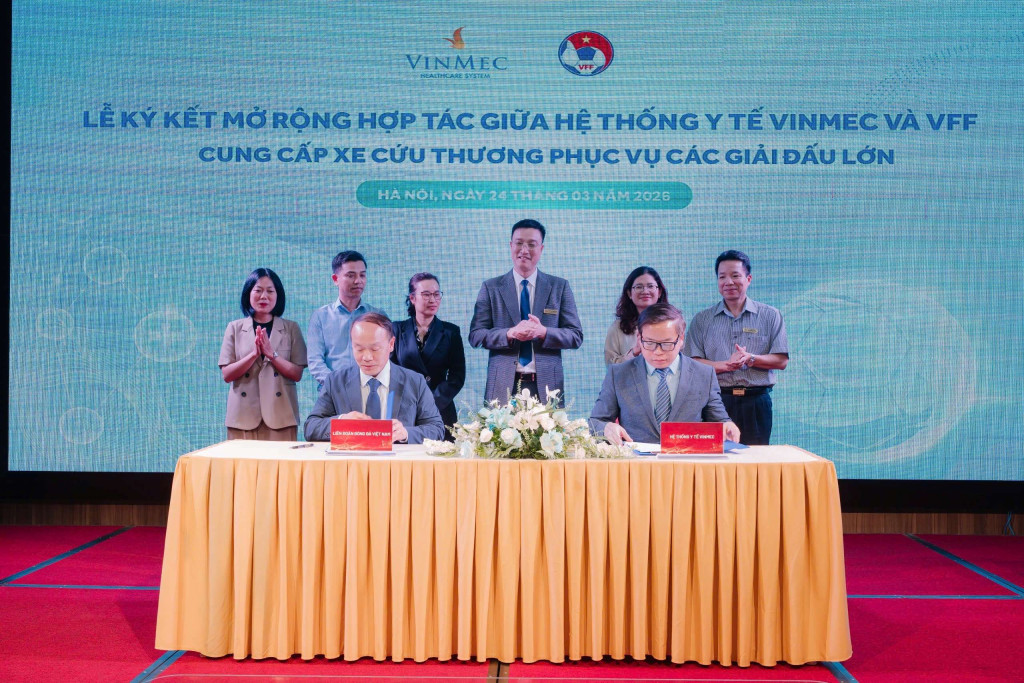 Lễ ký kết mở rộng hợp tác giữa Hệ thống Y tế Vinmec và VFF cung cấp xe cứu thương phục vụ các giải đấu lớn.