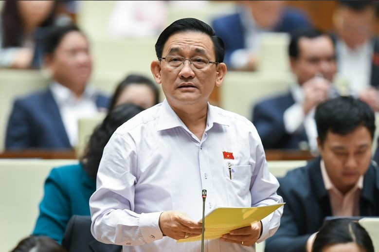 Đại biểu Trần Quốc Tuấn, đoàn ĐBQH tỉnh Trà Vinh, phát biểu tai nghị trường (Ảnh: Phạm Thắng)