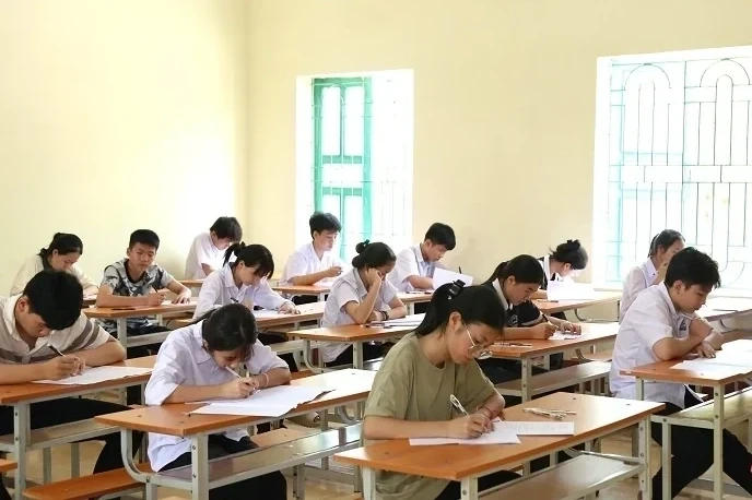 Thí sinh tỉnh Thanh Hóa tham dự Kỳ thi tuyển sinh vào lớp 10 THPT công lập năm học 2025-2026 (Ảnh: UBND tỉnh 