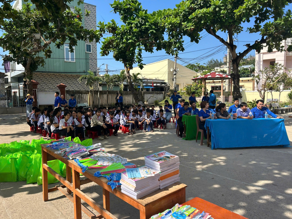 Quang cảnh tại Trường TH và THCS Nhơn Châu