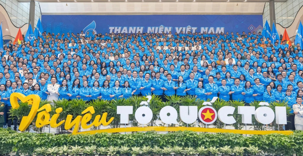 Thanh niên luôn là lực lượng xung kích, đi đầu, không quản ngại khó khăn, gian khổ, sẵn sàng dấn thân vì sự nghiệp cách mạng (Ảnh: TL)
