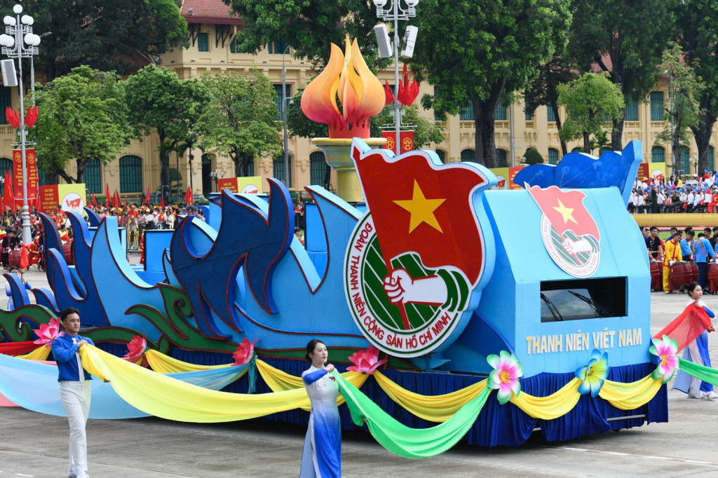 Dưới ngọn cờ vẻ vang của Đảng, được Bác Hồ kính yêu và các thế hệ cách mạng dìu dắt, tuổi trẻ nước ta đã viết nên nhiều trang sử đẹp bằng lý tưởng cao cả, tinh thần yêu nước và khát vọng cống hiến (Ảnh: TL)