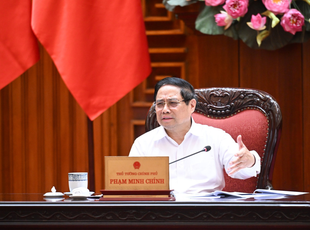 Thủ tướng Phạm Minh Chính yêu cầu không để thiếu nguồn cung xăng dầu, không để ách tắc sản xuất, kinh doanh, không để mất ổn định, trật tự an toàn xã hội (Ảnh: VGP/Nhật Bắc)