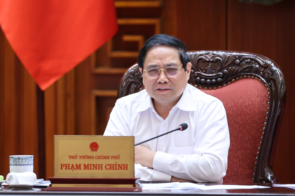 Thủ tướng yêu cầu Bộ Công Thương cần phối hợp với các bộ, cơ quan nghiên cứu các giải pháp để sớm nâng cao năng lực tự chủ năng lượng của đất nước (Ảnh: VGP/Nhật Bắc)