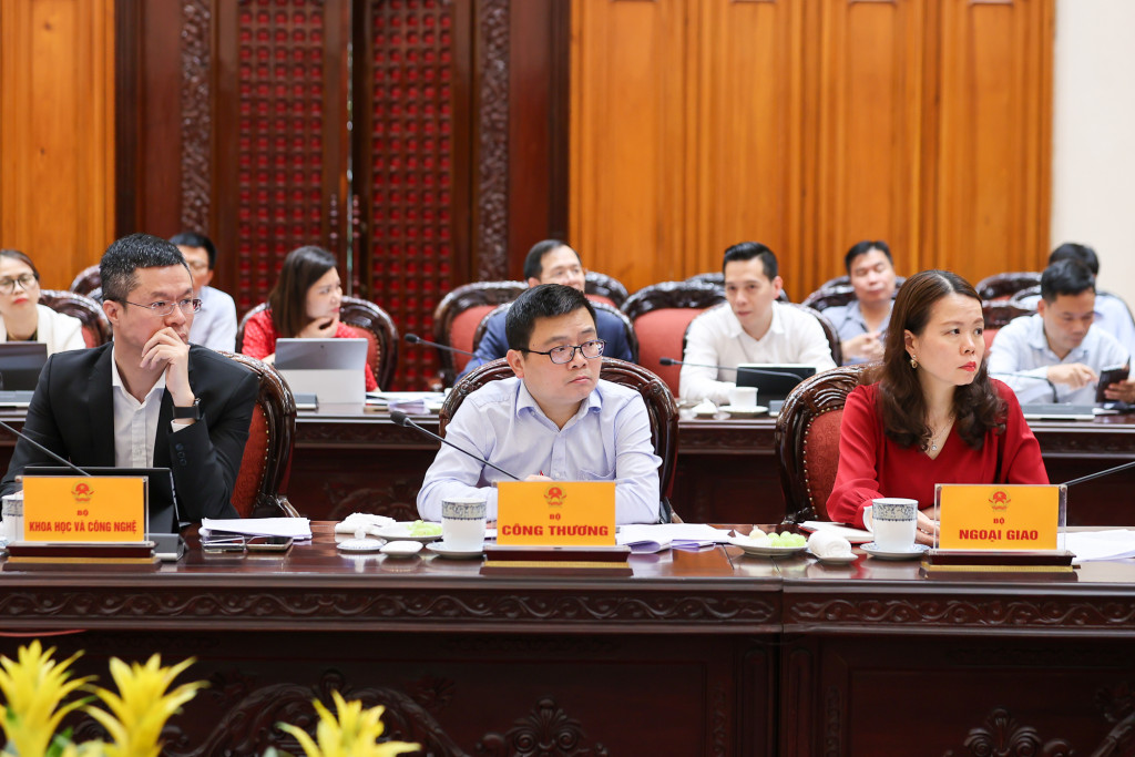 Đại diện các bộ, ngành dự cuộc làm việc (Ảnh: VGP/Nhật Bắc)