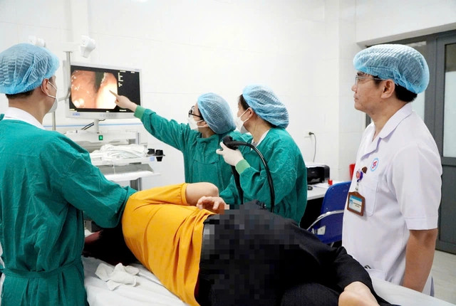 Các TTYT mời bác sĩ Bệnh viện Đại học Y Hà Nội chuyển giao kỹ thuật, cầm tay chỉ việc phát triển chuyên môn.