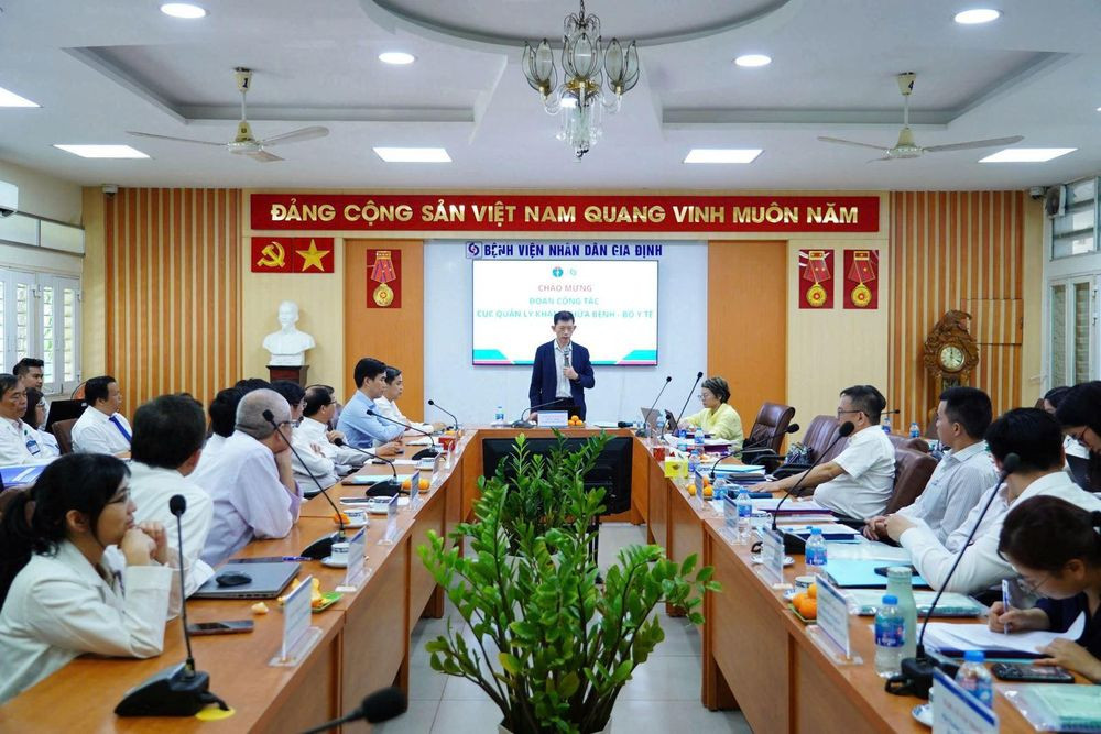 Đoàn công tác Bộ Y tế làm việc với Bệnh viện Nhân dân Gia Định (Ảnh: M.T)