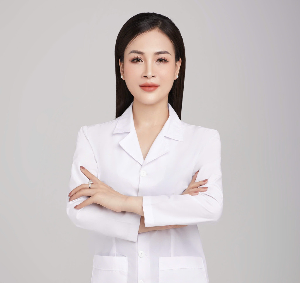 Đào Bích Diệp trong vai trò giám khảo tại các cuộc thi chuyên môn ngành làm đẹp (Ảnh: PV)