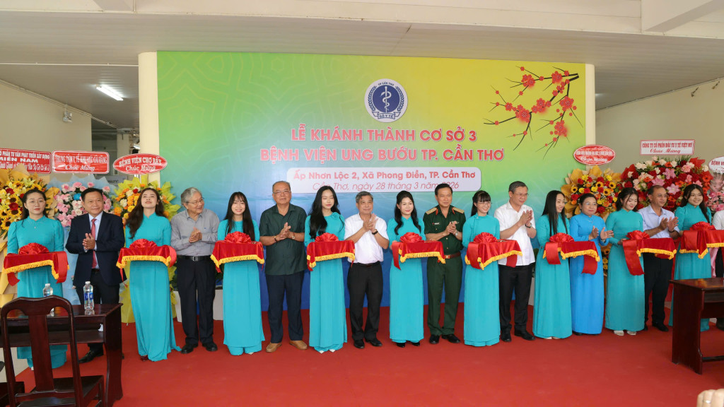 Phát biểu tại lễ bàn giao máy xạ trị gia tốc cho Bệnh viện Ung bướu Cần Thơ, Giám đốc Sở Y tế TP. Cần Thơ Hoàng Quốc Cường cho biết, máy xạ trị gia tốc được bàn giao hôm nay sẽ góp phần nâng tầm chất lượng điều trị ung thư tại bệnh viện, giảm tải cho các bệnh viện tuyến Trung ương (Ảnh: TL)
