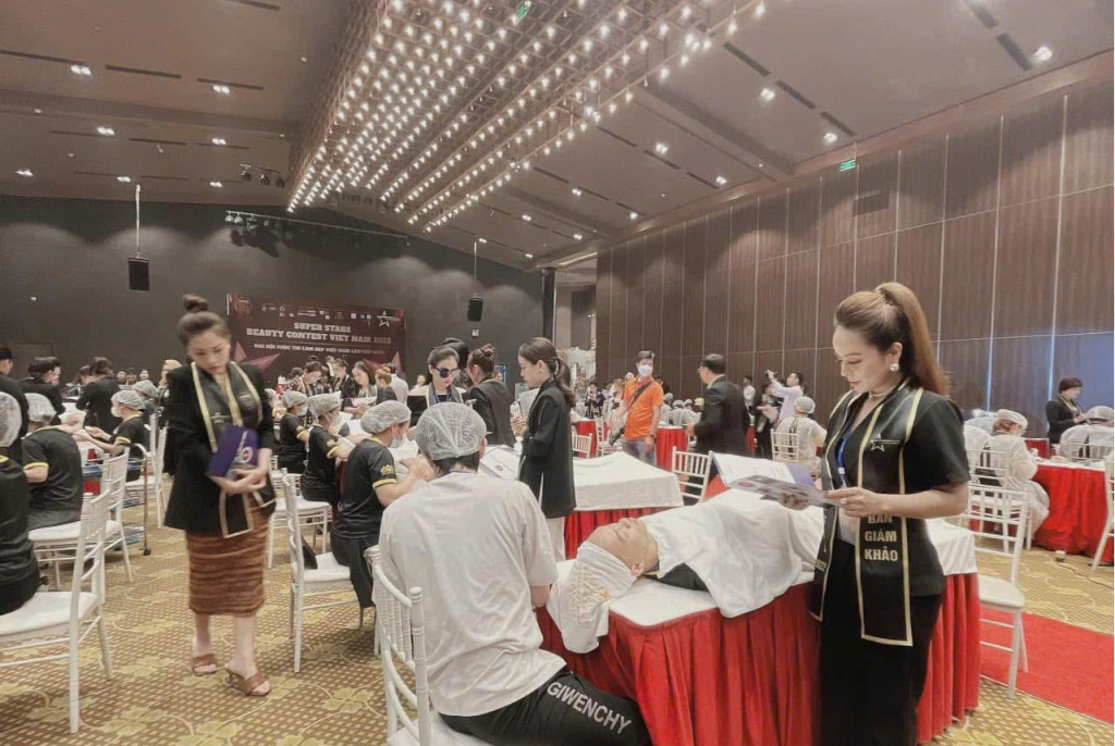 Với kinh nghiệm tổ chức và điều hành nhiều sự kiện, Mrs. Đoàn Thị Quyết mang đến góc nhìn thực tiễn trong vai trò giám khảo (Ảnh: PV)