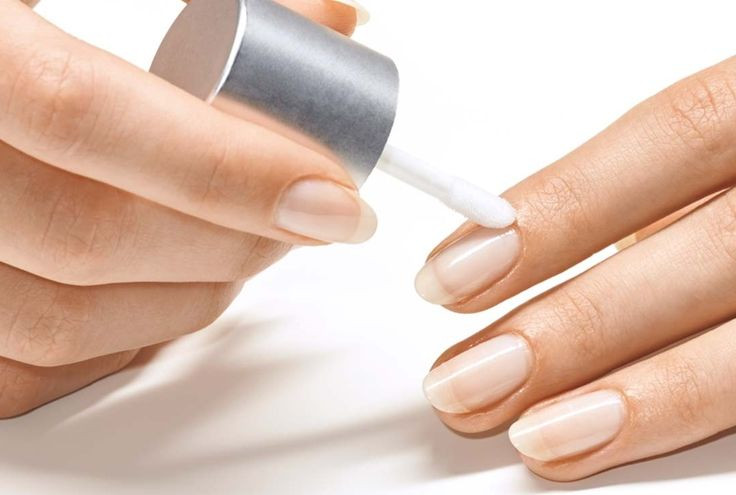 Sơn dưỡng tạo lớp bảo vệ giúp móng chắc khỏe hơn. (Ảnh: Sưu tầm)