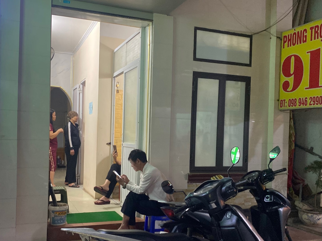 Bệnh nhân coi nhau như hàng xóm, chia sẻ, trò chuyện cùng nhau sau giờ điều trị