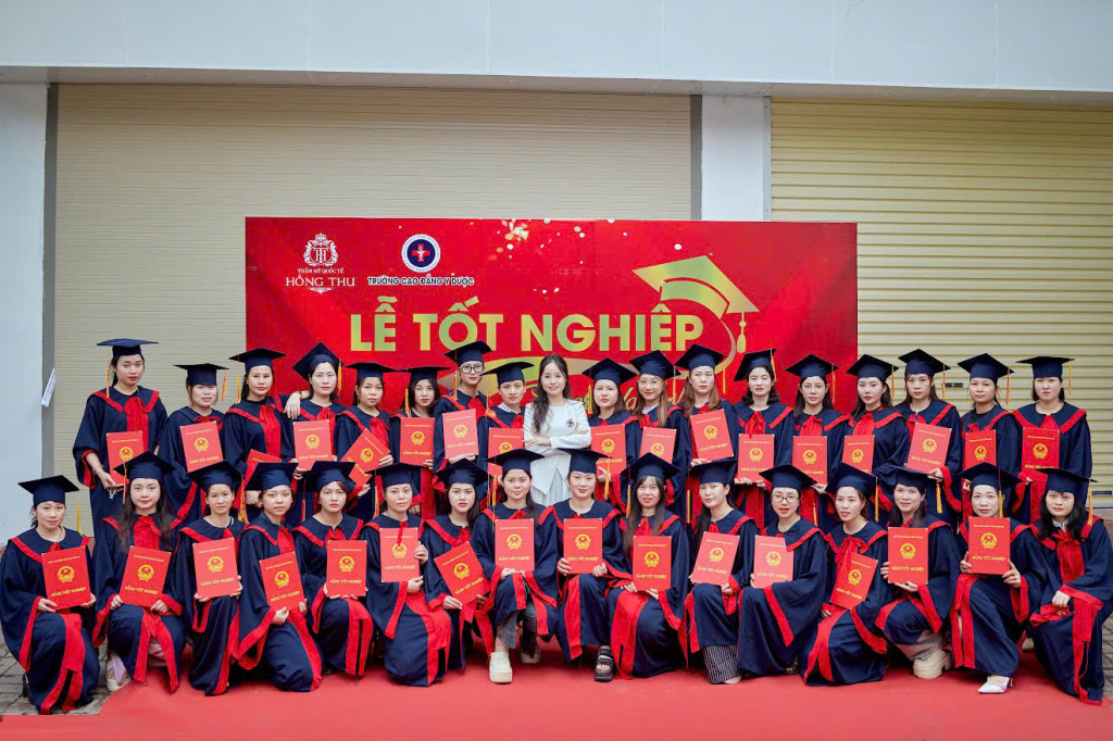 Mrs. Đoàn Thu đã đào tạo hơn 1.000 học viên, góp phần nâng cao chất lượng nguồn nhân lực ngành làm đẹp (Ảnh: TL)