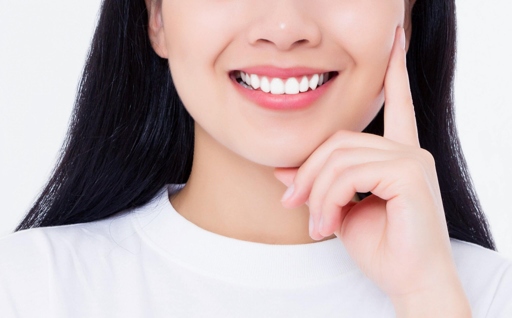 Nếu cơn ê kéo dài sau khi bọc răng, người bệnh cần sớm thăm khám để được điều chỉnh kịp thời (Ảnh: Sưu tầm)