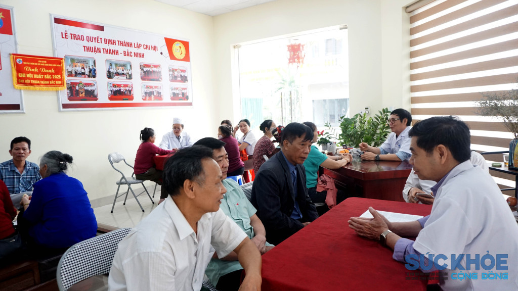 Các chuyên gia chia sẻ kinh nghiệm chăm sóc sức khỏe (Ảnh Văn Trì)