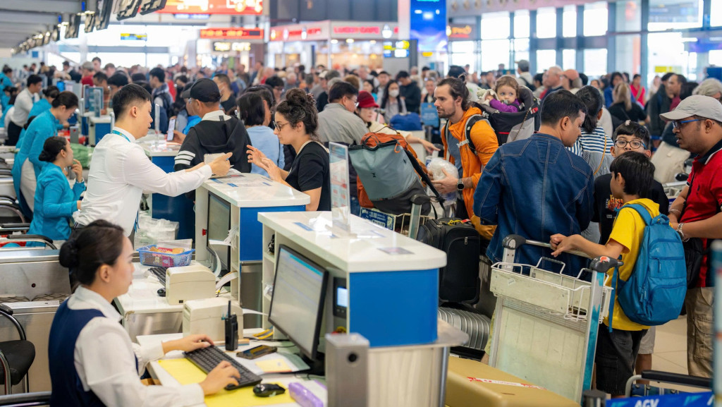 Bộ Xây dựng yêu cầu Cục Hàng không Việt Nam khẩn trương làm việc với các doanh nghiệp Cảng hàng không, doanh nghiệp bảo đảm hoạt động bay nghiên cứu, xây dựng chính sách giảm giá dịch vụ phù hợp (Ảnh: TL)