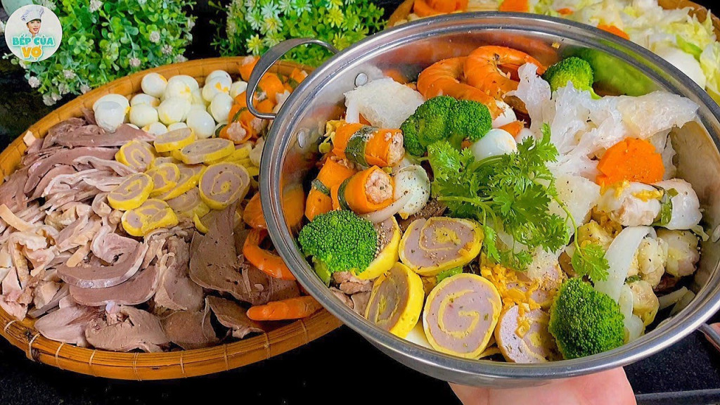 Nước dùng ngọt thanh kết hợp hải sản tươi ngon tạo nên hương vị đặc trưng của lẩu cù lao miền Tây. (Ảnh: Sưu tầm)
