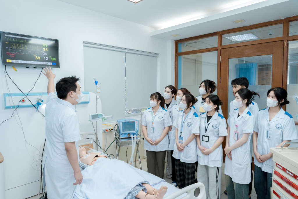Sinh viên khối ngành Sức khỏe được đào tạo theo mô hình gắn liền thực hành
