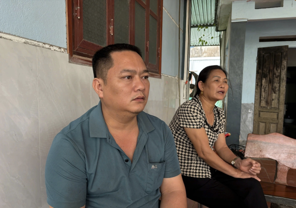 Anh Long là người đầu tiên phát hiện thịt lợn có màu sắc bất thường (Ảnh: TL)