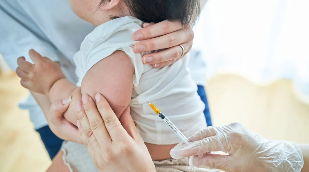Tiêm chủng là cách tốt nhất nhằm kiểm soát dịch bệnh
