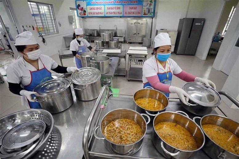 Bộ Y tế đề nghị các địa phương tăng cường kiểm tra, bảo đảm an toàn thực phẩm tại các bếp ăn tập thể, bếp ăn trường học.