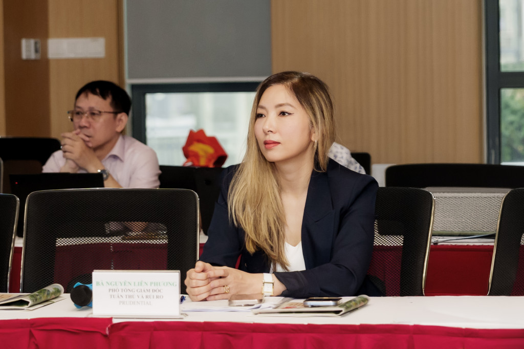 dai-dien-doanh-nghiep-bao-hiem-tham-gia-hoi-thao-co-ba-nguyen-lien-phuong-pho-tong-giam-doc-tuan-thu-va-rui-ro-cua-prudential-viet-nam