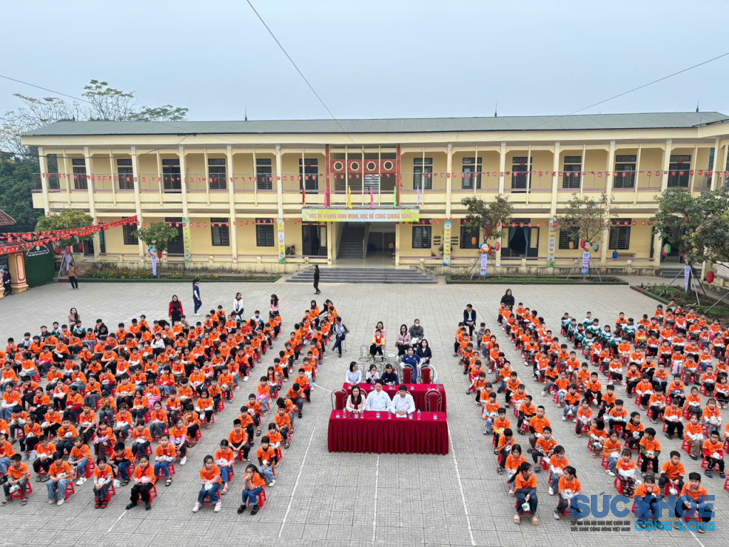 Toàn cảnh buổi tổ chức ngày hội Nha khoa tại trường tiểu học Phượng Lâu (ảnh:TL)