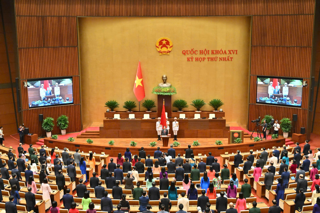 Chủ tịch Quốc hội khóa XVI Trần Thanh Mẫn tuyên thệ (Ảnh: Cổng TTĐT Quốc hội)