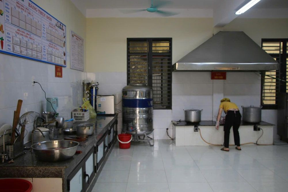 Bếp ăn của trường mầm non Hòa Bình (Ảnh: TL)
