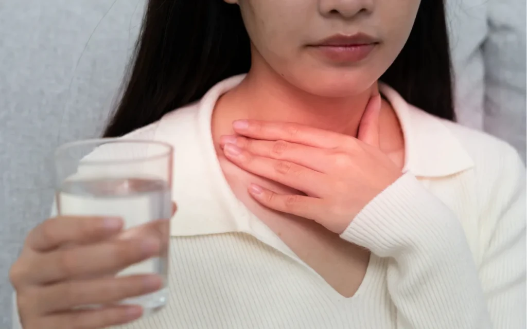Nên đi khám khi có triệu chứng đau họng kéo dài (Ảnh: Sưu tầm)
