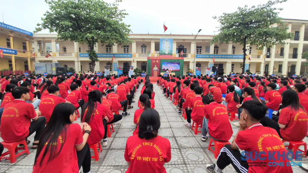 Toàn cảnh giờ hoạt động và cơ sơ vật chất khang trang của trường THCS Hùng Lô (ảnh:TL)
