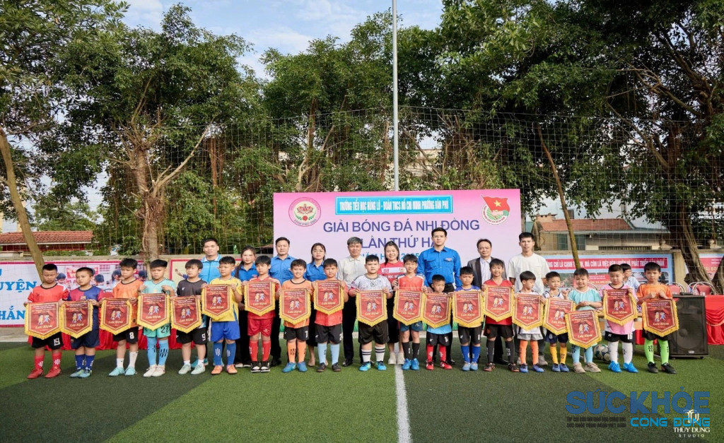 Trao giải thưởng giải bóng đa nhi đồng (ảnh:TL)