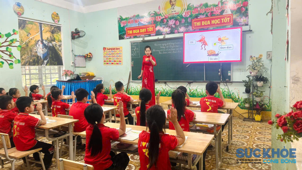 Giờ học của cô trò trường PTDTBT TH&THCS Hương Sơn (ảnh: ĐT)