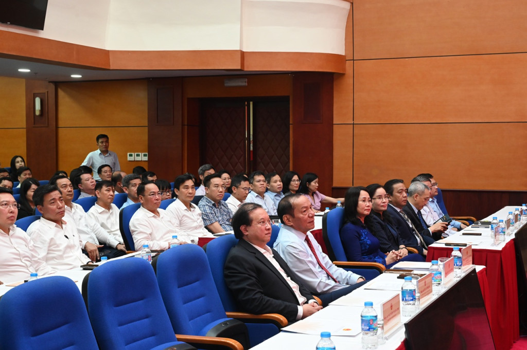 Lãnh đạo Bộ và các đơn vị tham dự buổi lễ (Ảnh: TITC)
