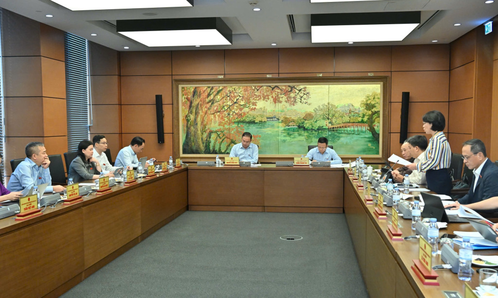 Quang cảnh thảo luận tại Tổ 1