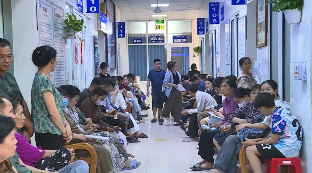 Bệnh nhân khám và điều trị tại các cơ sở y tế của Thanh Hóa tăng từ 20 - 50% (Ảnh: Thùy Dung)