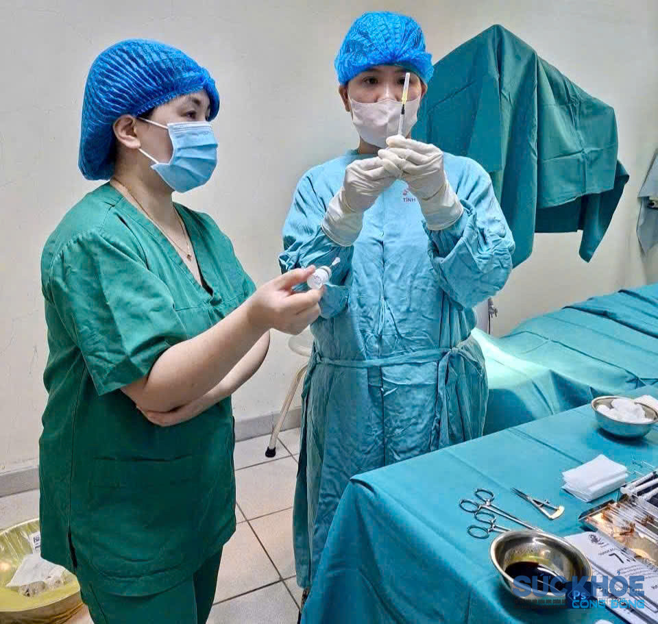 Thủ thuật tại phòng mổ Bệnh viên đa khoa Hòa Bình (ảnh: TL)