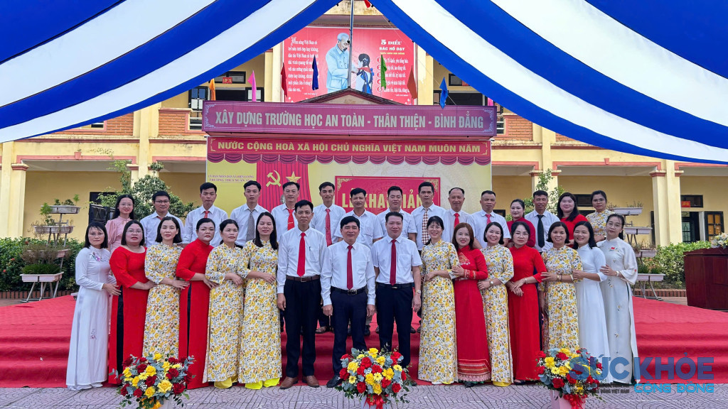 Tập thể cán bộ giáo viên, nhân viên trường THCS Xuân Áng đoàn kết, sáng tạo, đổi mới (ảnh: TL)