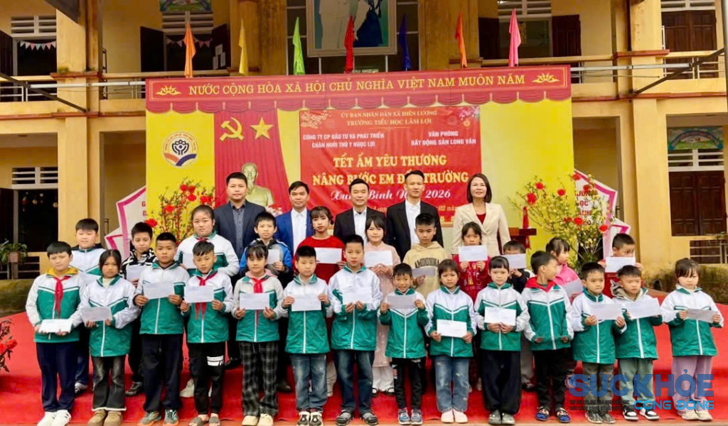 Hoạt động ngoại khóa Tết yêu thương nâng bước em đến trường (ảnh:TL)