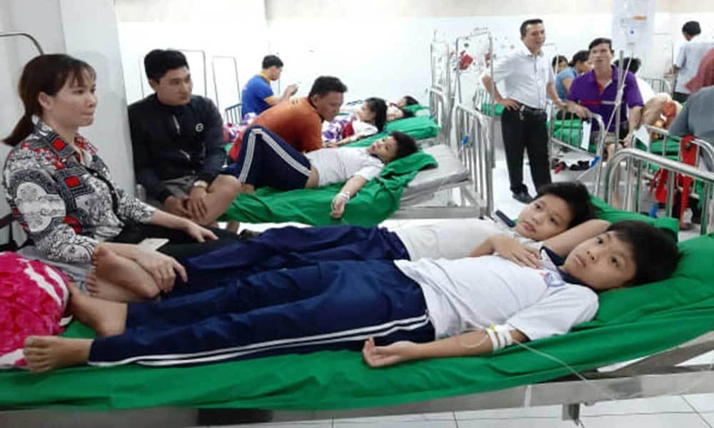 Hàng loạt những vụ bê bối ngộ độc thực phẩm tại trường học khiến câu hỏi về trách nhiệm cộng đồng, trách nhiệm với giống nòi trở nên nhức nhối (Ảnh minh hoạ)