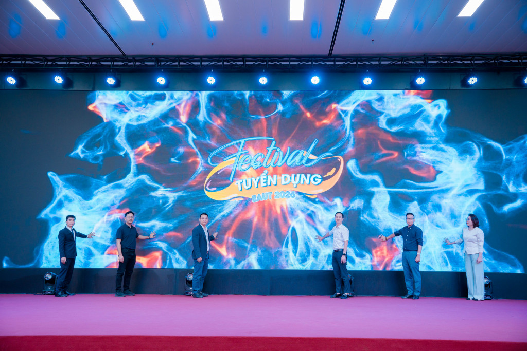 Nghi thức “Kick-off” Festival Tuyển dụng EAUT 2026