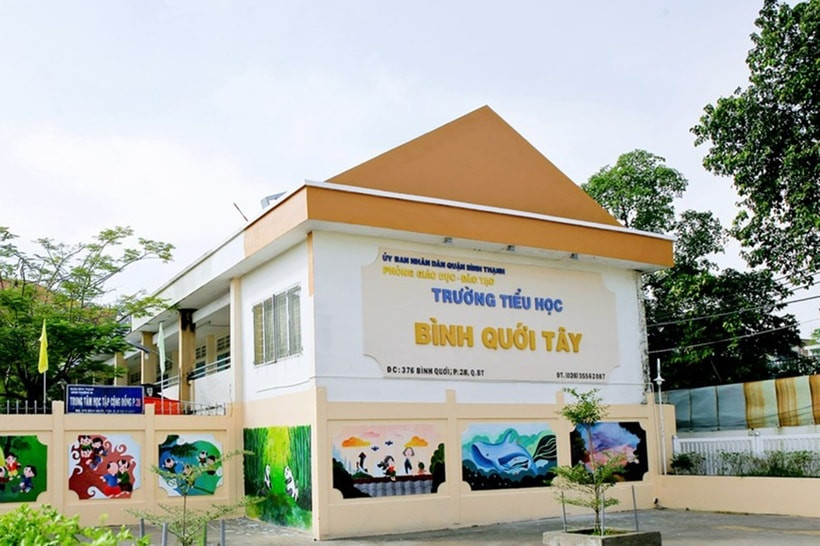 Trường Tiểu học Bình Quới Tây (địa bàn quận Bình Thạnh cũ) nơi vừa xảy ra vụ việc nghi ngờ ngộ độc thực phẩm (Ảnh: TL)