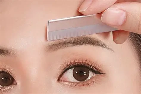Cạo lông mày không làm thay đổi cấu trúc hay số lượng nang lông (Ảnh: Sưu tầm)
